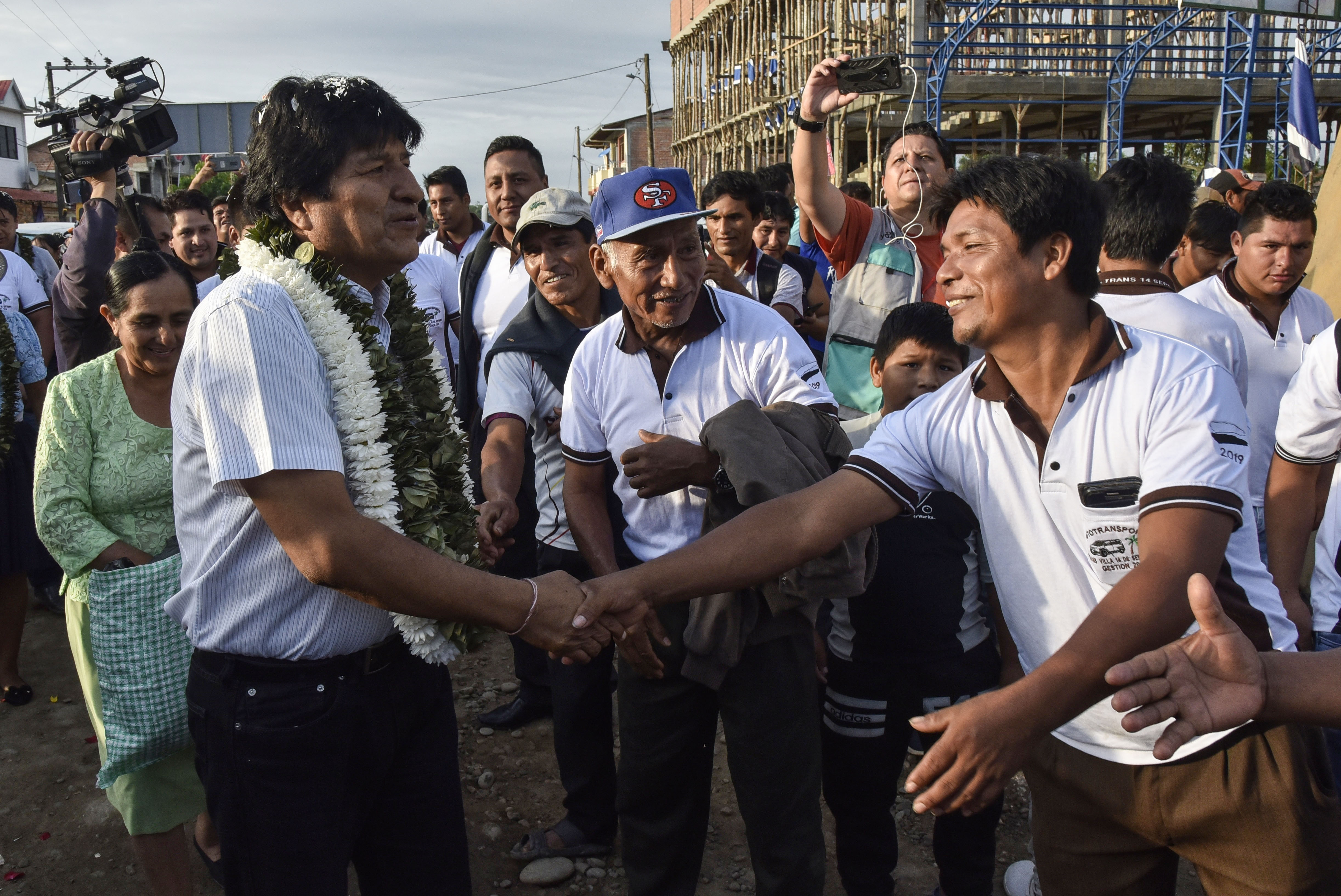 Evo Morales encabeza elecciones en Bolivia pero irá a una histórica segunda vuelta