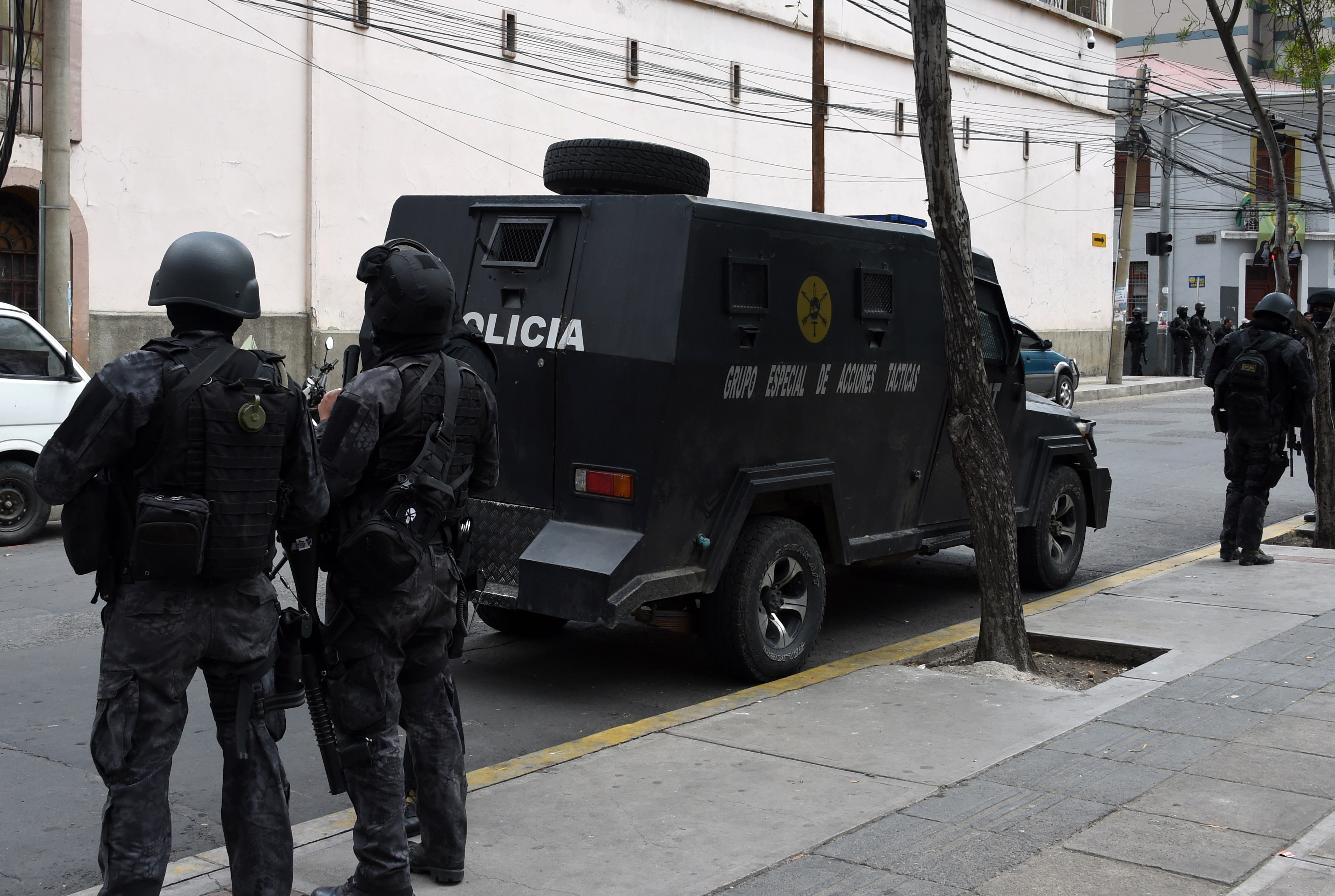 Presos se amotinan en cárcel de La Paz en medio de crisis política
