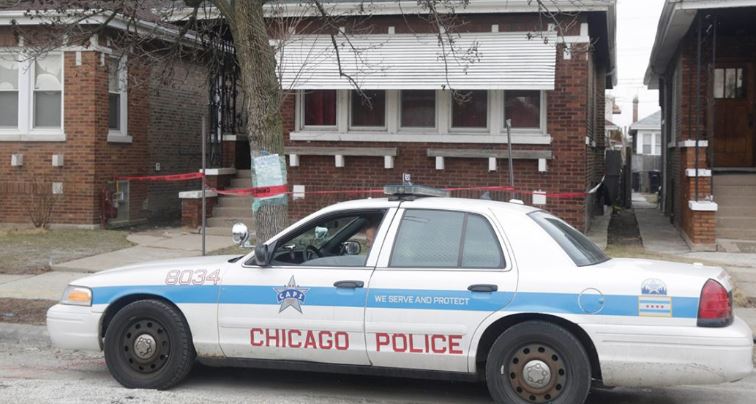 Menor de edad resultó herida por un disparo cuando pedía dulces en Chicago