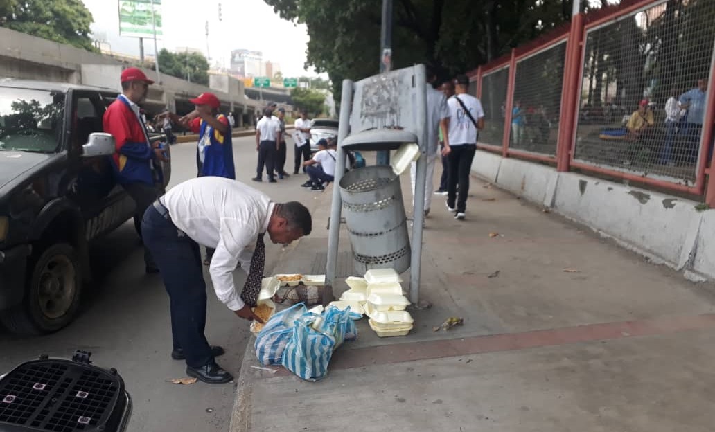 Listas y bolsas con comida en la marcha chavista #21Nov (fotos)