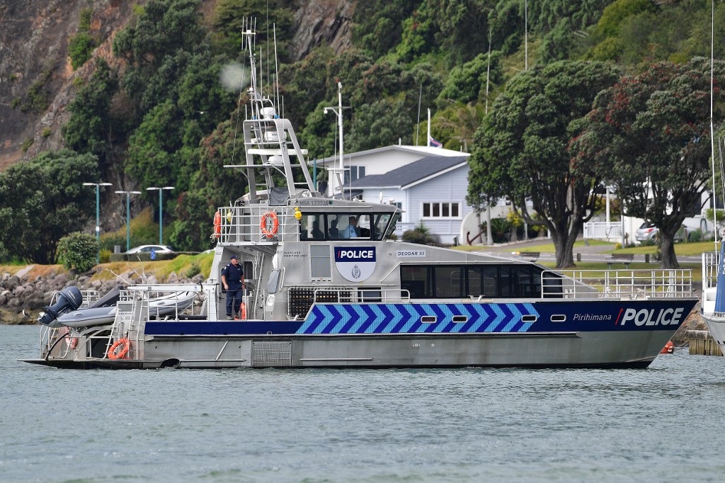 Submarinistas buscan cuerpos de víctimas de erupción del volcán en Nueva Zelanda