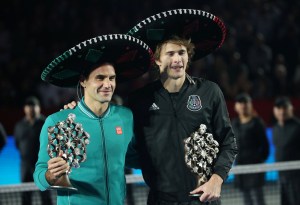 Su lado más sensible: Federer rompió en llanto y fue consolado por Zverev (Video)
