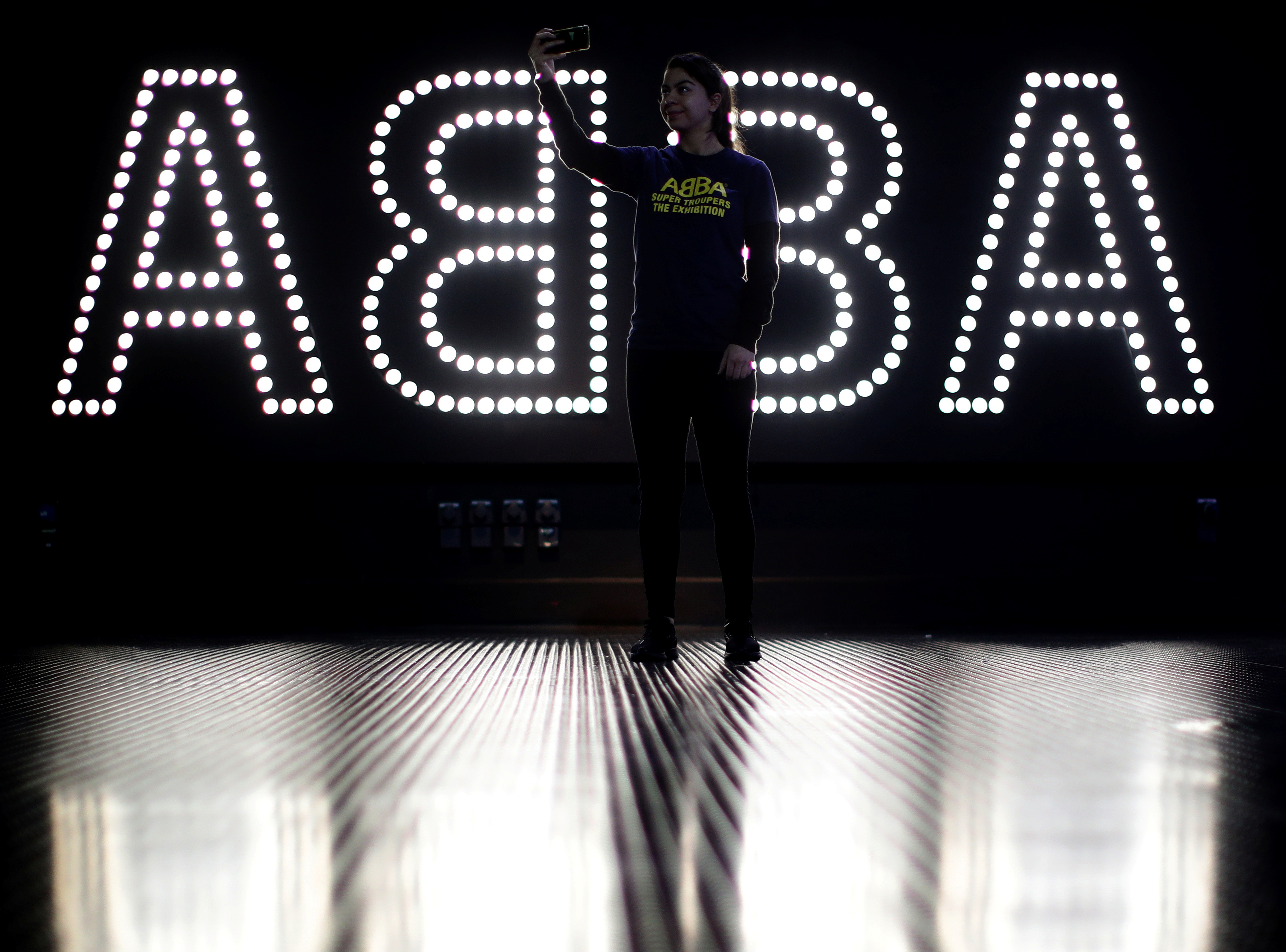 “Super Trouper”: Exhibición de ABBA se inaugura en Londres