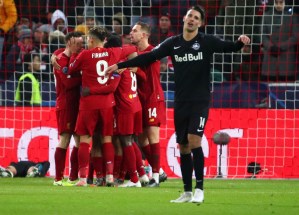 Liverpool y Napoli avanzan a octavos de final de Liga de Campeones