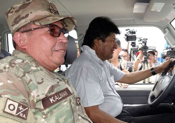 Excomandantes bolivianos acusan a Kaliman por tardía decisión ante los conflictos en el país