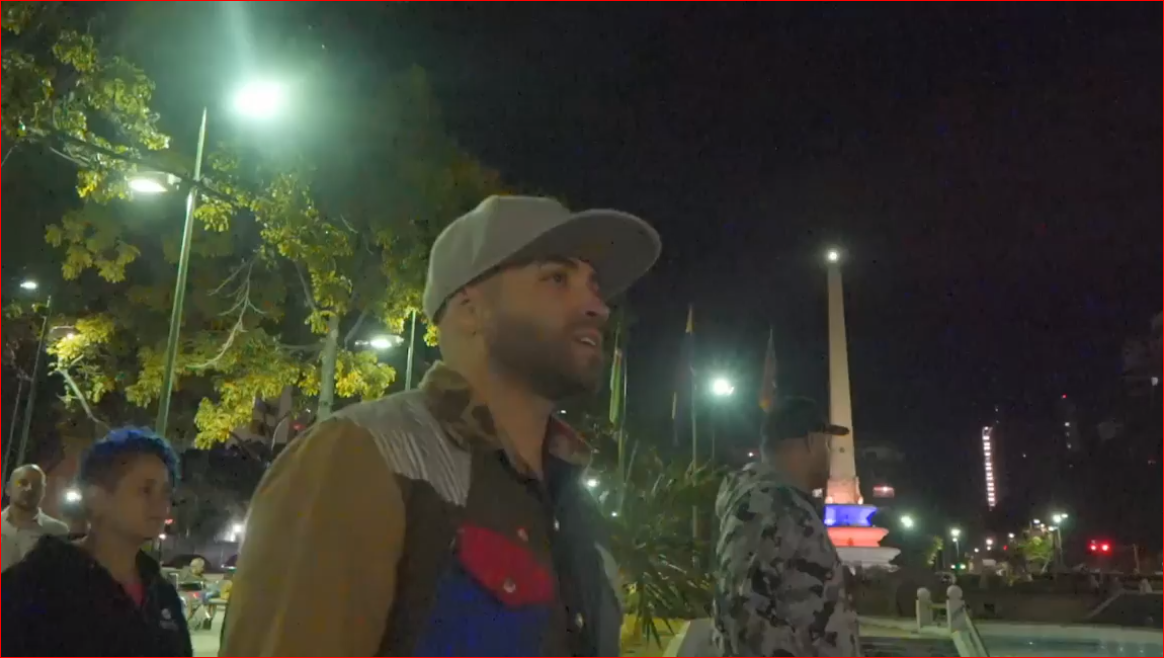 Nacho sorprendió a los caraqueños dándose un paseo nocturno por Altamira y Plaza Venezuela (VIDEO)