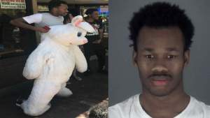 Arrestado el infame conejo de pascua por golpear a una persona y salir huyendo
