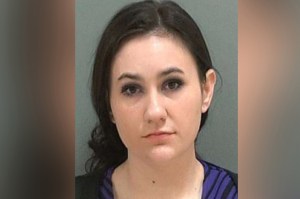 Maestra es acusada de practicarle sexo oral a alumno menor de edad en Carolina del Norte