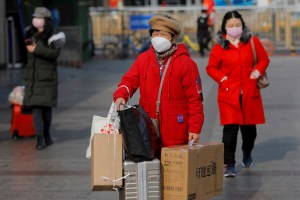 En China, asciende a 26 muertos y 887 casos confirmados del coronavirus