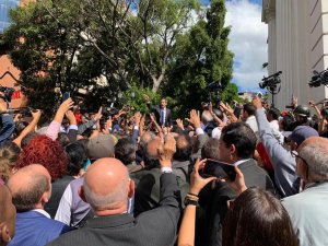 Guaidó se enfrenta a la GNB para entrar a la AN junto a la mayoría parlamentaria (FOTOS)
