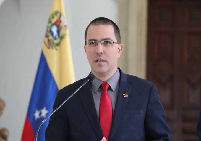 “Son falsedades”: A Arreaza le molestó que el diario ABC de España expusiera la verdad entre Maduro y el M5E