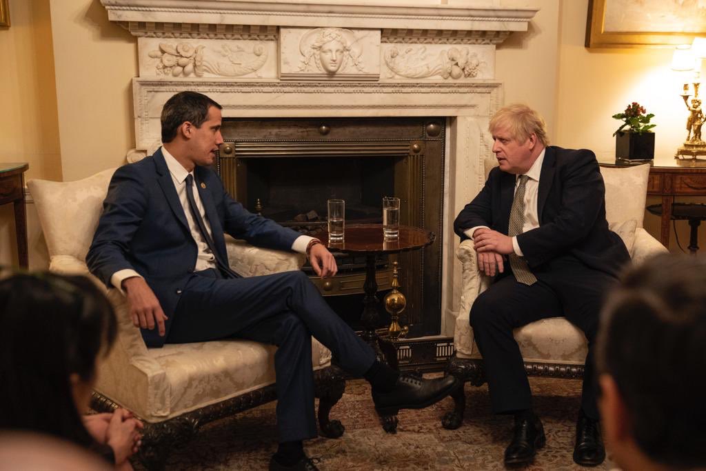 LA FOTO: Juan Guaidó y Boris Johnson discuten la crisis en Venezuela