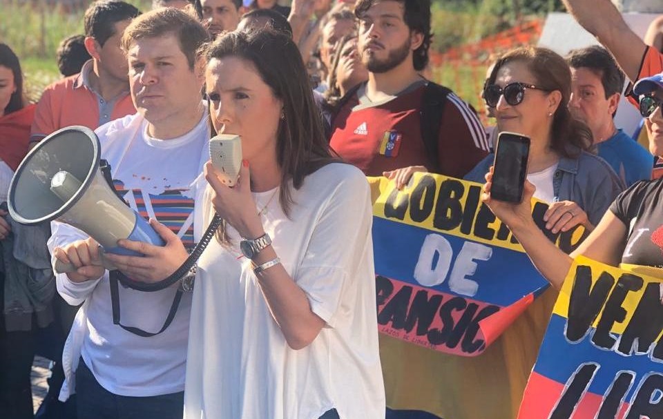 Venezolanos en Argentina solicitan renovación credenciales para Elisa Trotta como embajadora