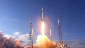 SpaceX lanza 60 satélites de transmisión de Internet más en órbita