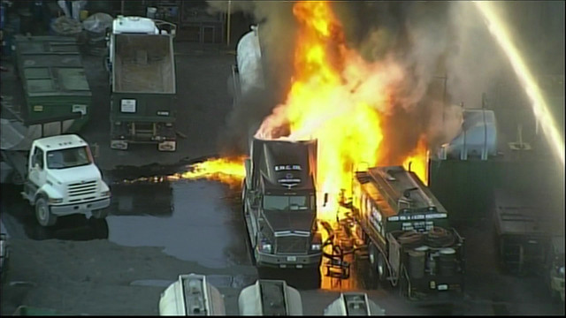 Camiones se incendian en NW Dade Business