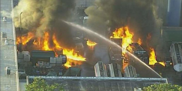 Voraz incendio en refinería de Doral