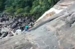 Así rescataron a los cuatro pasajeros del helicóptero accidentado en el Auyantepui (VIDEO)