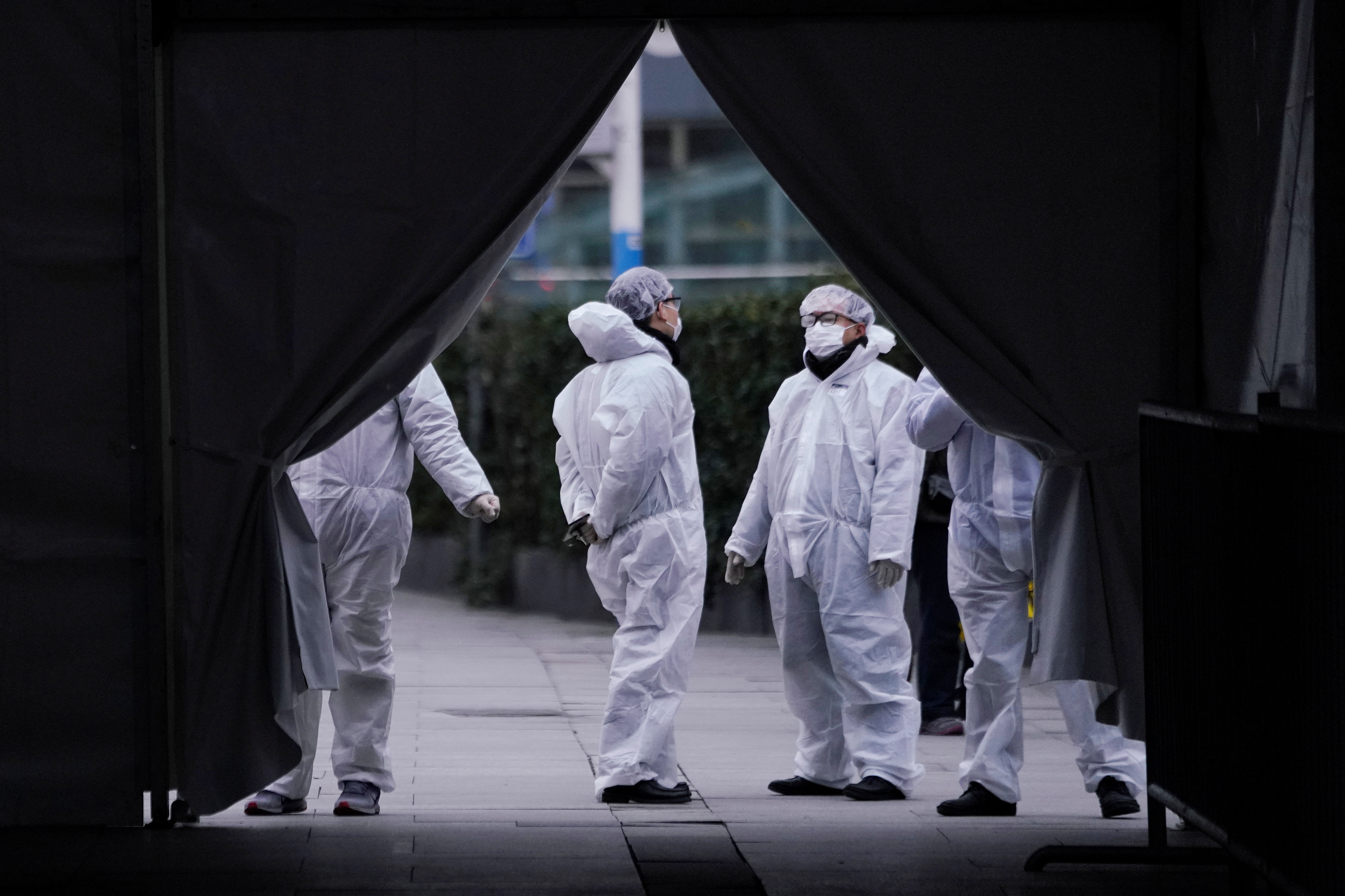 China reporta descenso en muertes por coronavirus