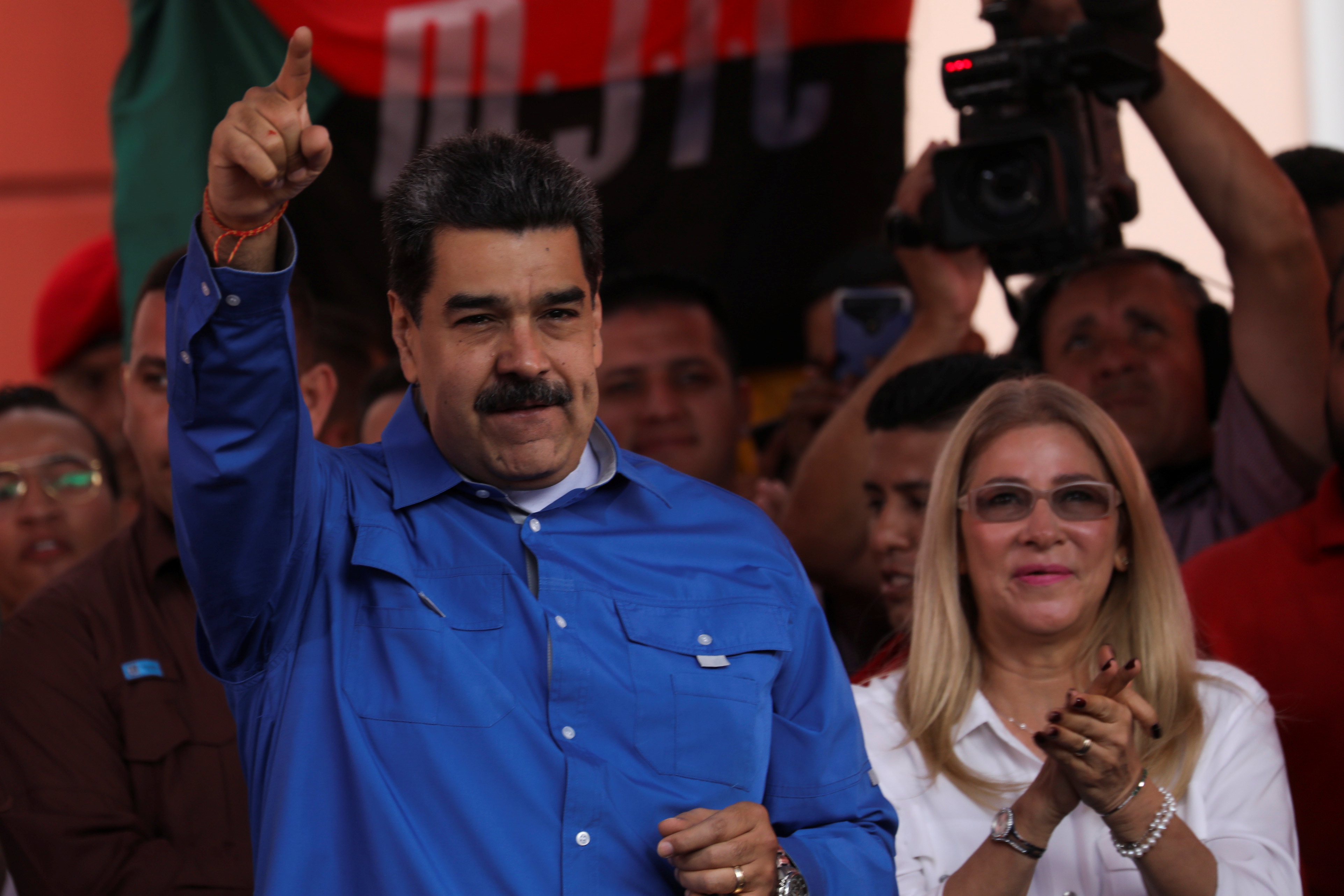 “La regañé”: Maduro criticó a Cilia por no cuidar el distanciamiento en campaña
