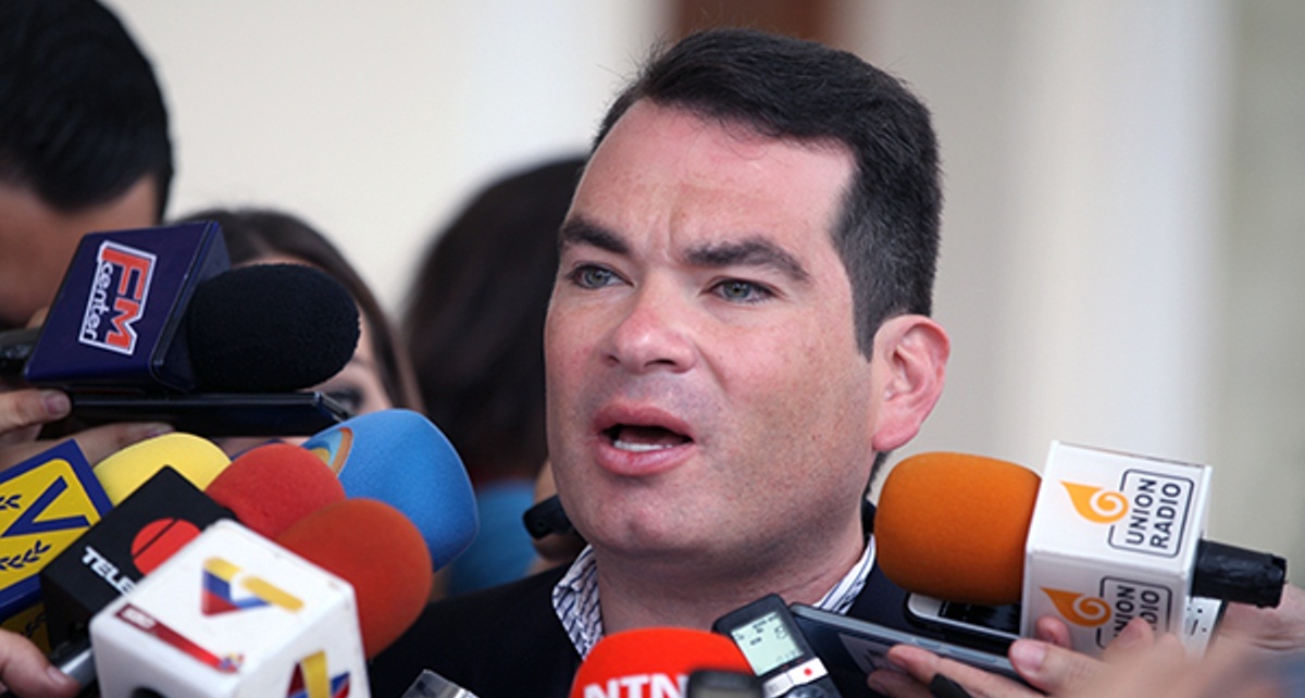 Embajador Guanipa condena al régimen por criminalizar a venezolanos que exigen mejores condiciones en refugios