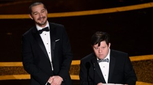 La verdad sobre la burla de Shia LaBeuof a joven con síndrome de down en los Oscars