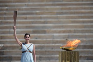 Grecia entrega la llama olímpica a Tokio 2020 sin público debido al coronavirus (FOTOS)
