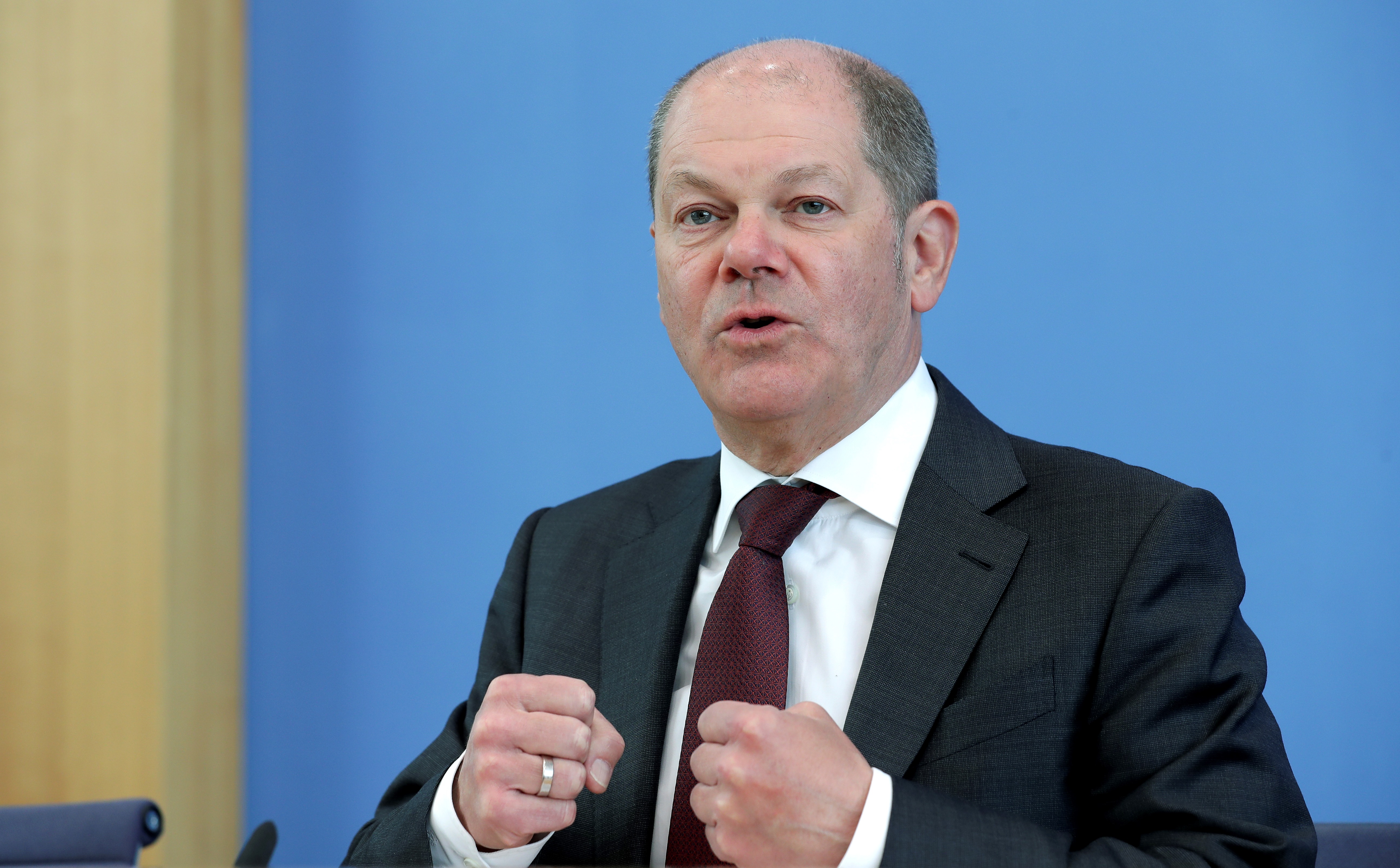 Proyección de votos dan ventaja mínima a Scholz frente a Laschet en elecciones en Alemania