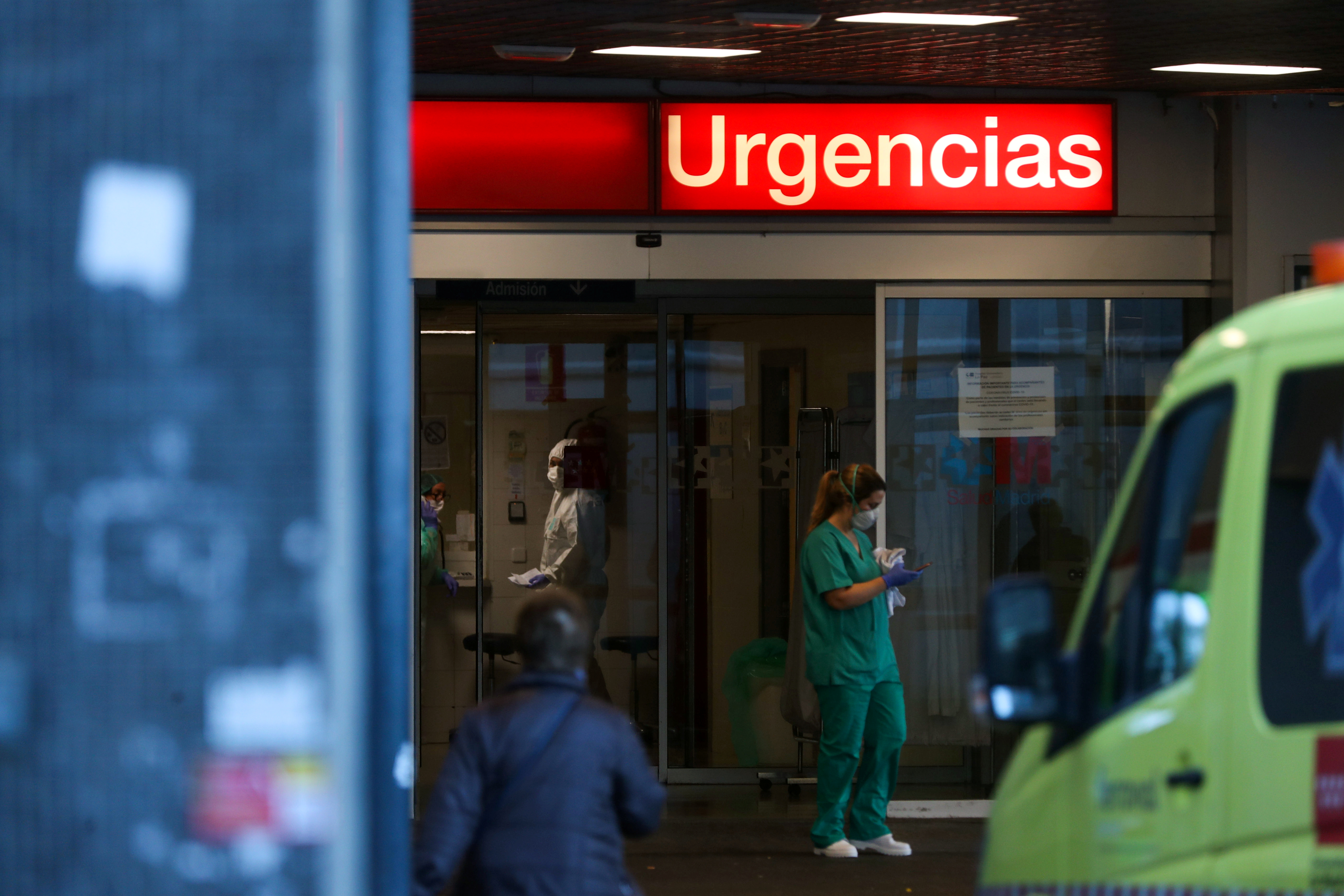 Solo un tercio de los médicos extranjeros homologados se quedan en España