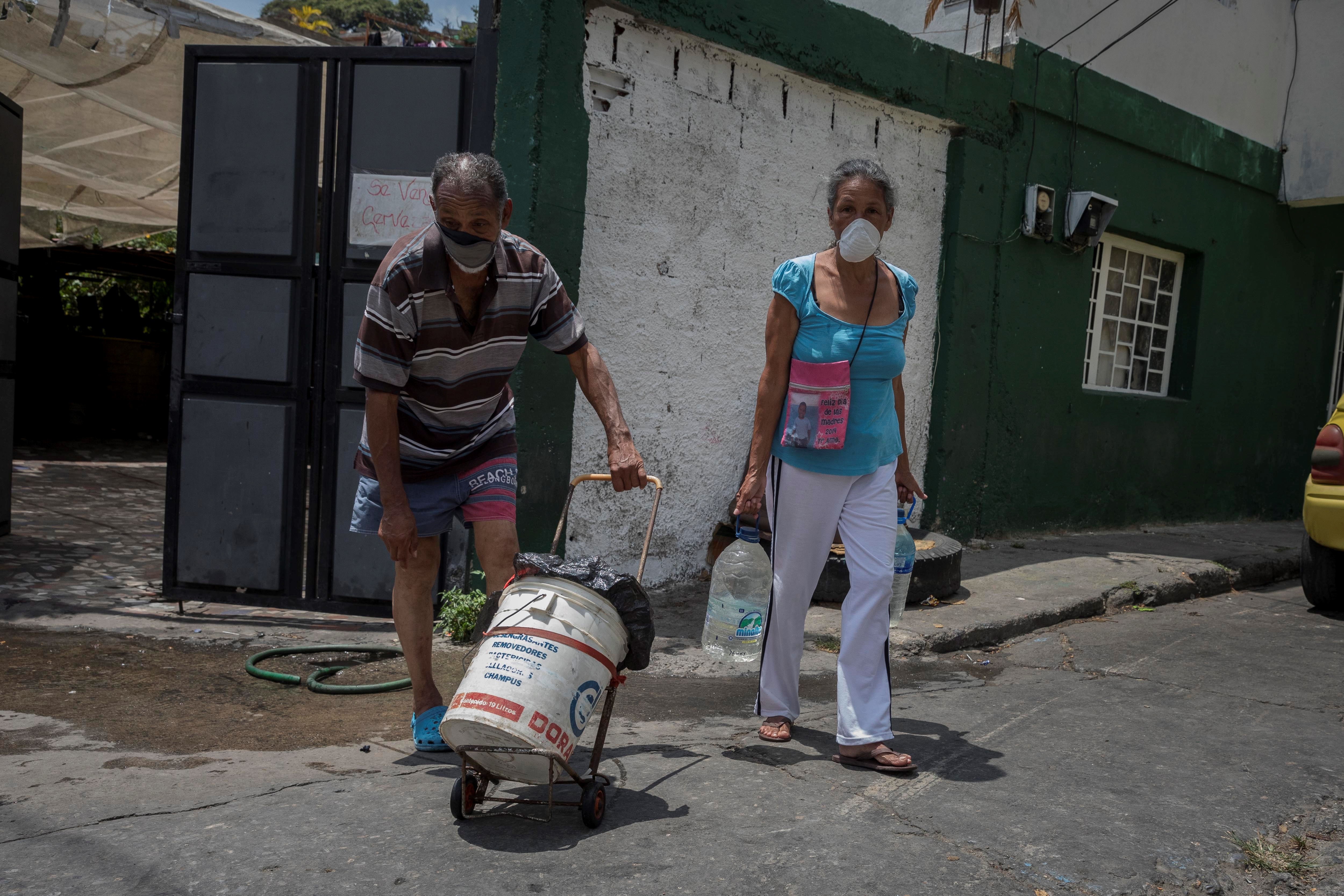 Bloomberg: Maduro elimina silenciosamente subsidios a los servicios públicos