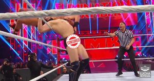 Luchador de la WWE sacó el “paquete” en el cuadrilátero y quedó en ridículo (CAPTURA)