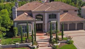 El hijo menor de Michael Jackson celebró sus 18 años comprando una lujosa mansión
