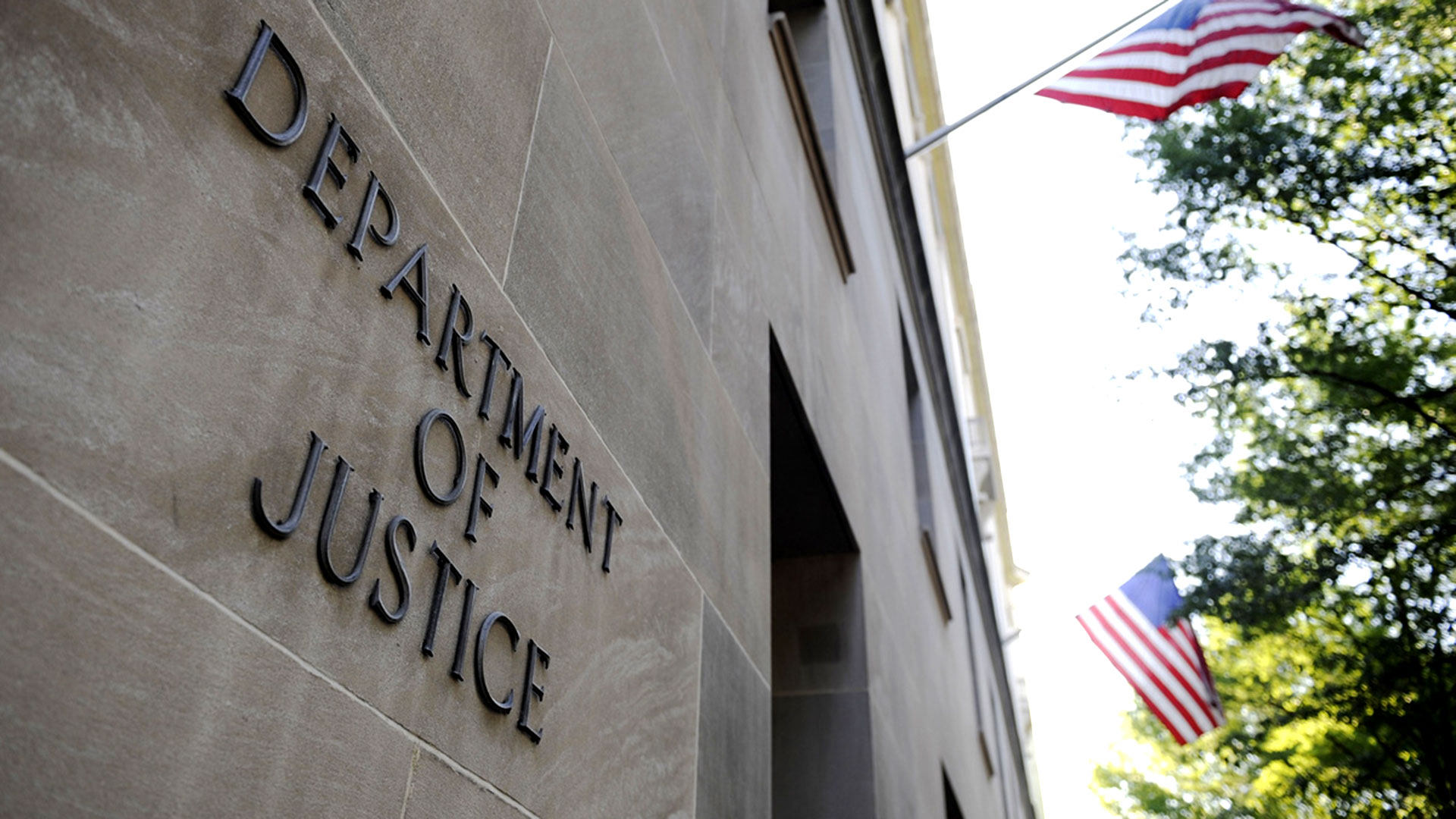 El Departamento de Justicia halla más documentos clasificados de Biden