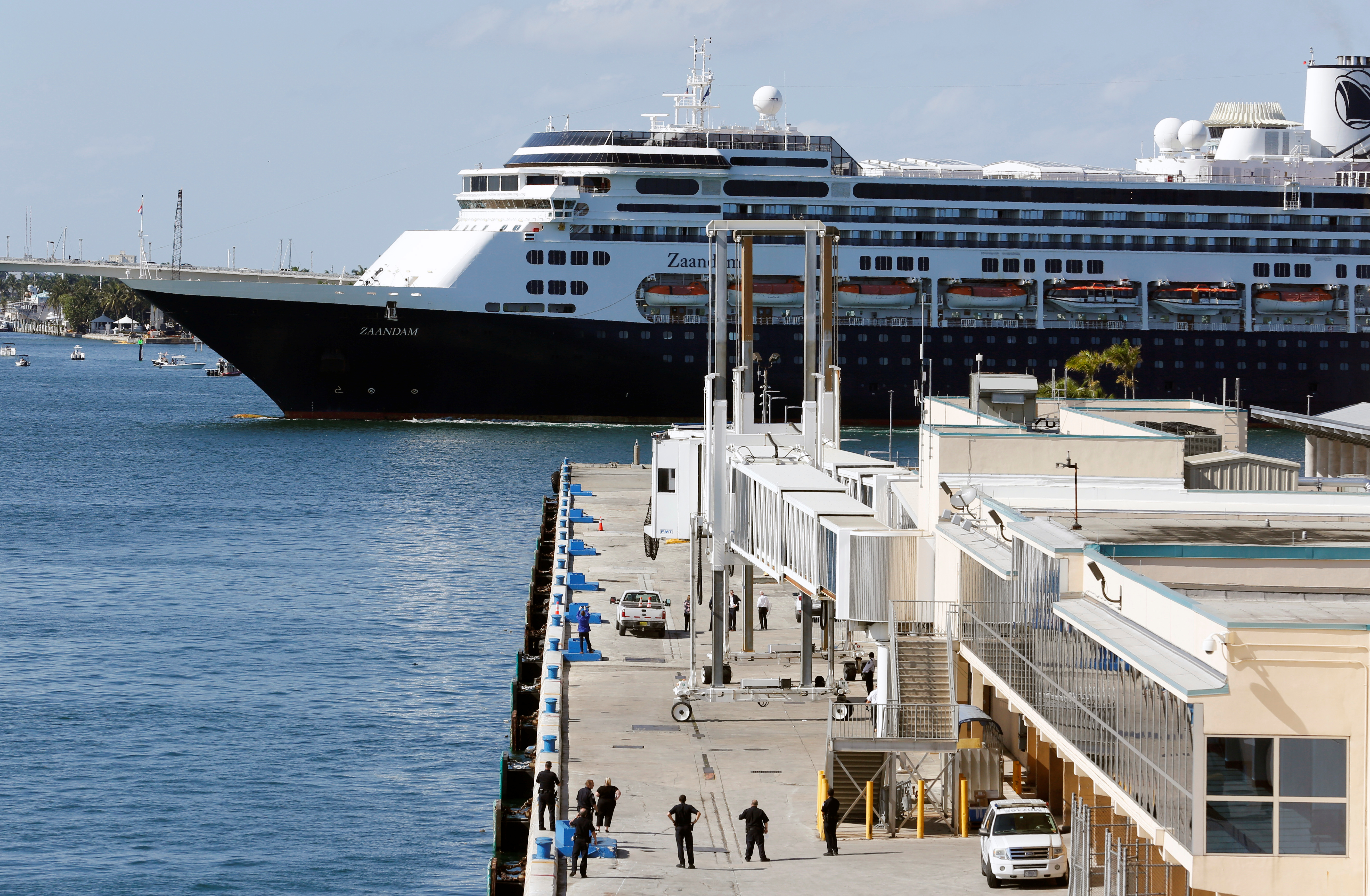 Crucero Zaandam con pacientes de coronavirus llegó al puerto de Fort Lauderdale