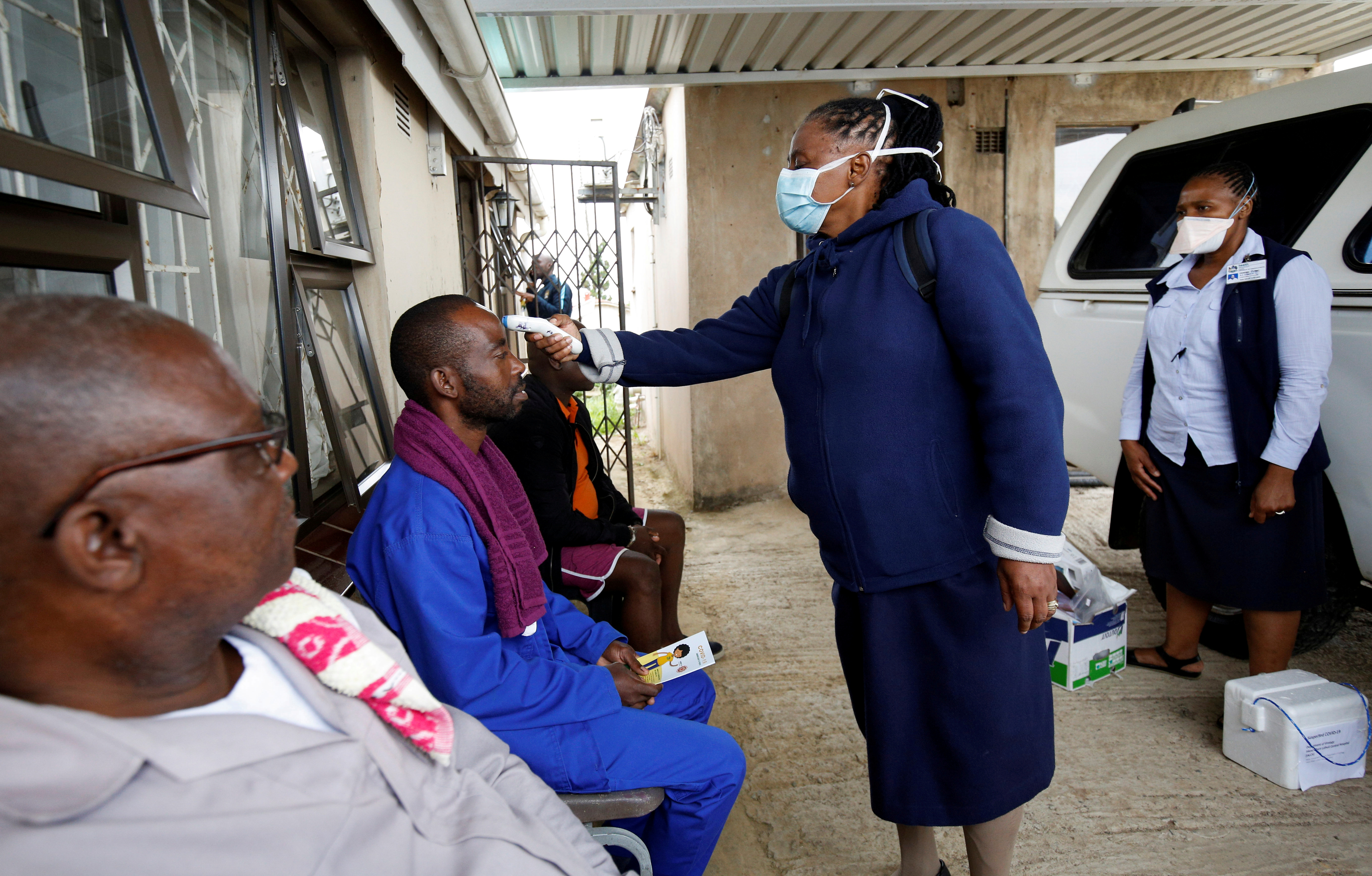 Detectan una nueva variante del coronavirus en Sudáfrica… ¡y más contagiosa!
