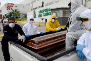 El calvario de buscar a los muertos en Guayaquil