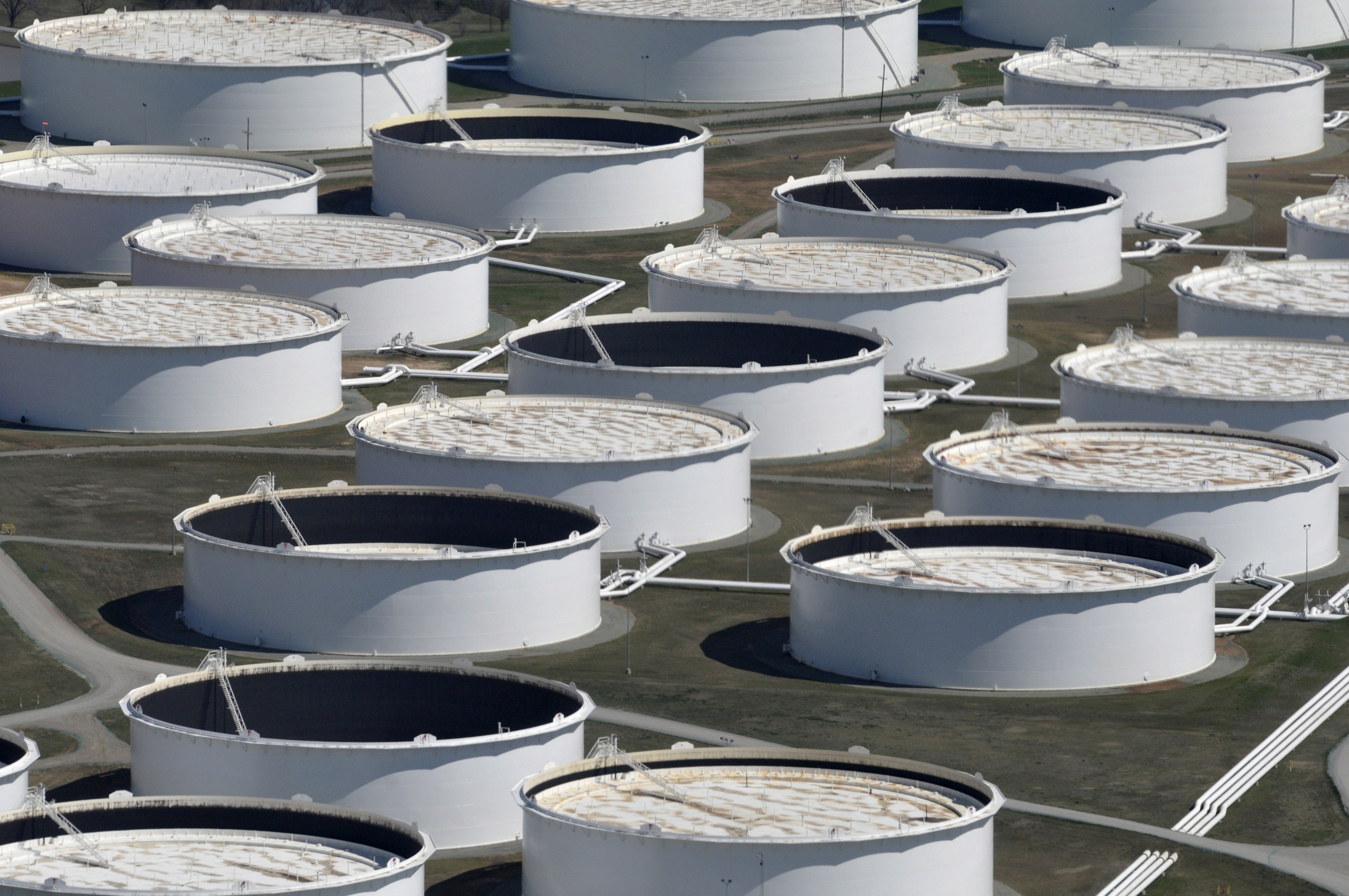 Precios del crudo siguen cayendo, “situación dramática” en el mercado petrolero