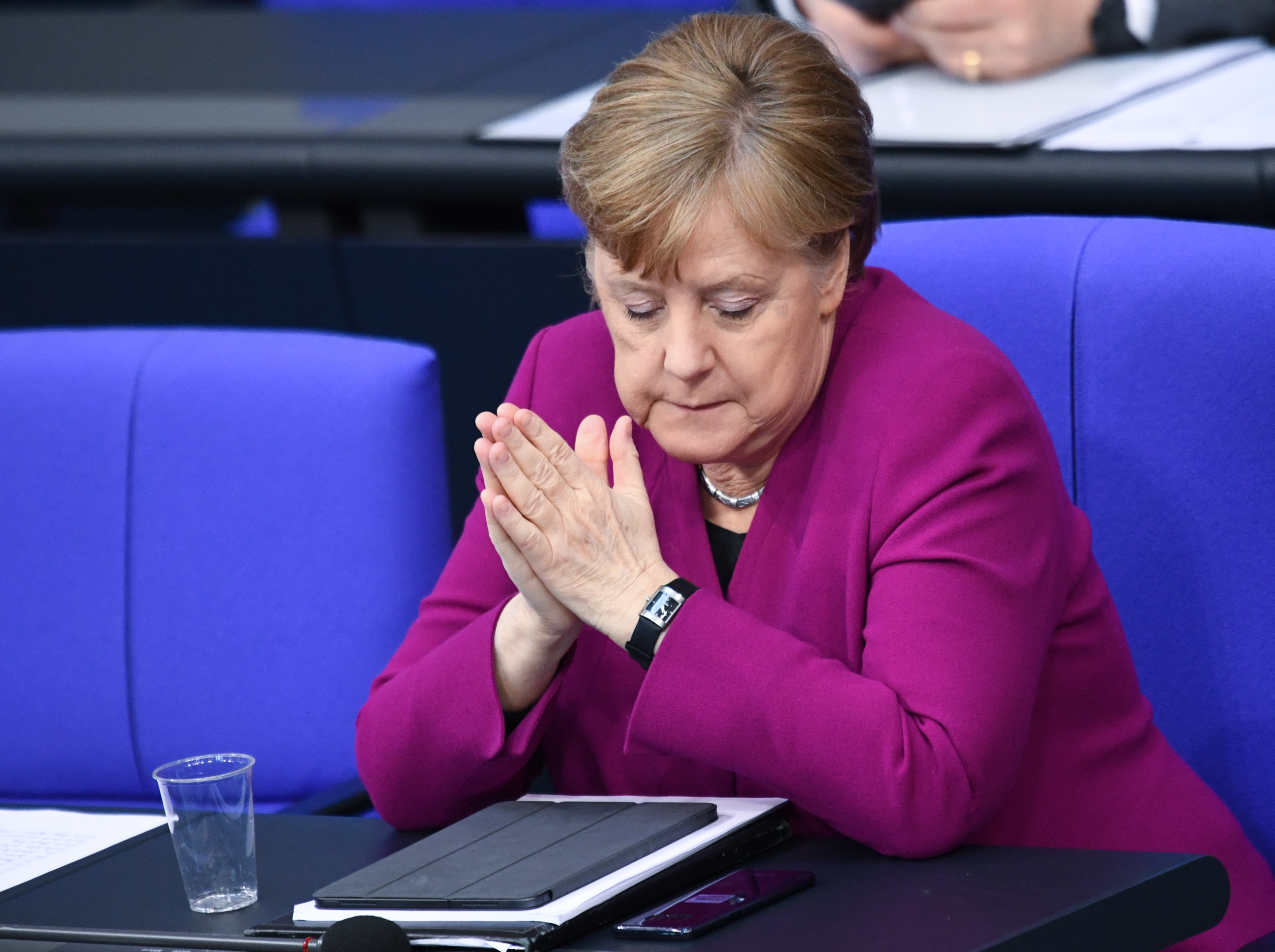 Tensión en Europa: Hackers rusos robaron correos de Angela Merkel en un ataque al Parlamento alemán