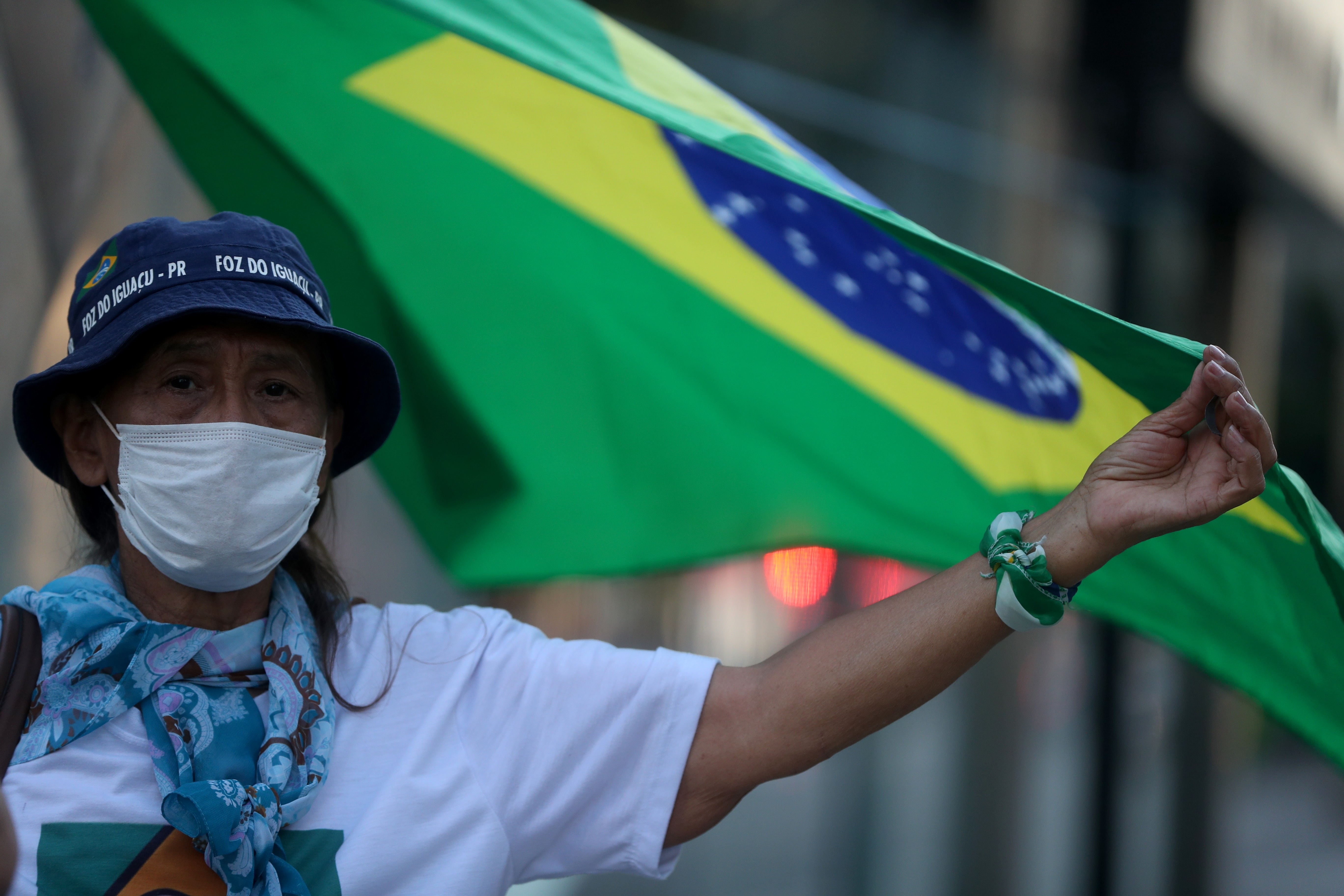 Brasil enfrenta desunido al coronavirus en plena expansión