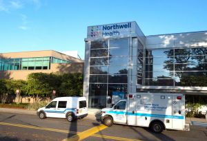 Los trabajadores del hospital de Northwell obtienen bonos de $ 2,500 por combatir la epidemia