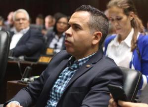 Diputado José Mendoza aseguró que la gasolina iraní enriquecerá al régimen de Maduro