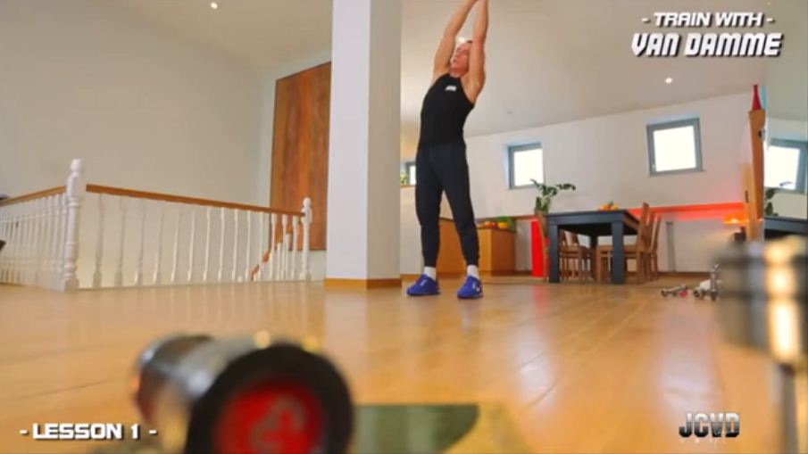 ¡No pierdas el tiempo! Jean-Claude Van Damme te puede entrenar en casa durante la cuarentena (VIDEOS)