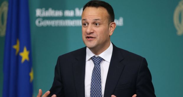 Primer ministro irlandés ofreció su ayuda como médico para frenar al coronavirus