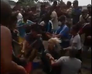 La MEGA TRIFULCA entre vecinos que se armó en Guanare por la falta de agua no fue normal (VIDEO)