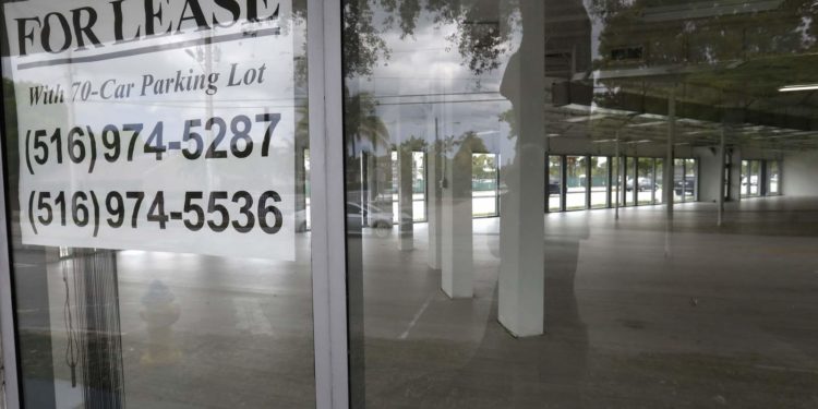 Se triplica la tasa de desempleo en Florida a casi el 13%
