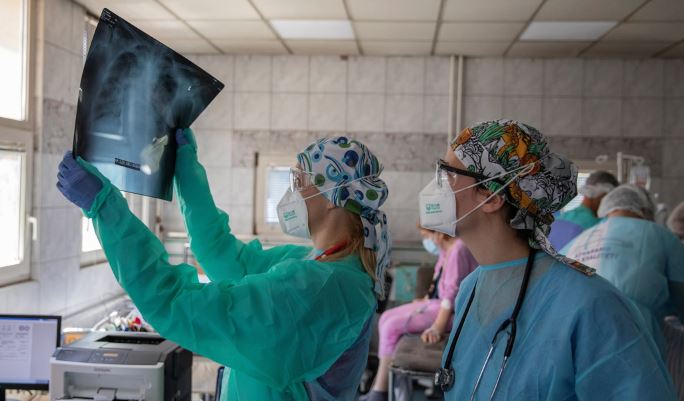 Visitó al médico por un dolor de espalda y descubrieron que tiene tres riñones