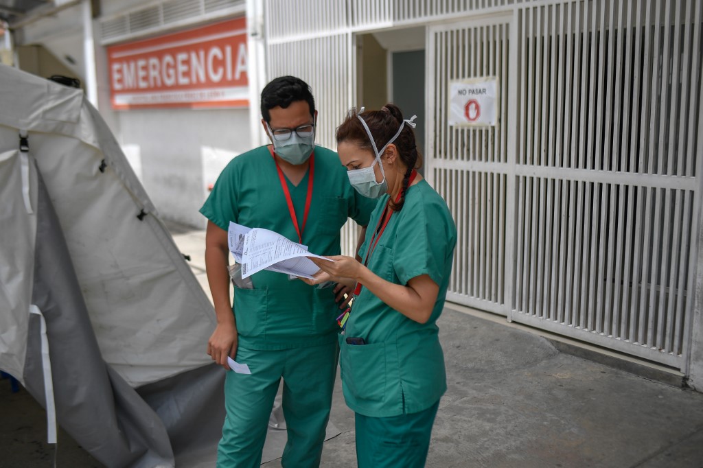 Casos de Covid-19 disminuyen solo por la falta de pruebas, denunció Médicos Unidos de Venezuela