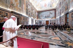 La pandemia marca la ceremonia en el Vaticano para la investidura de 13 cardenales