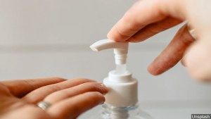 FDA advierte sobre algunos desinfectantes para manos que son mortales para la piel