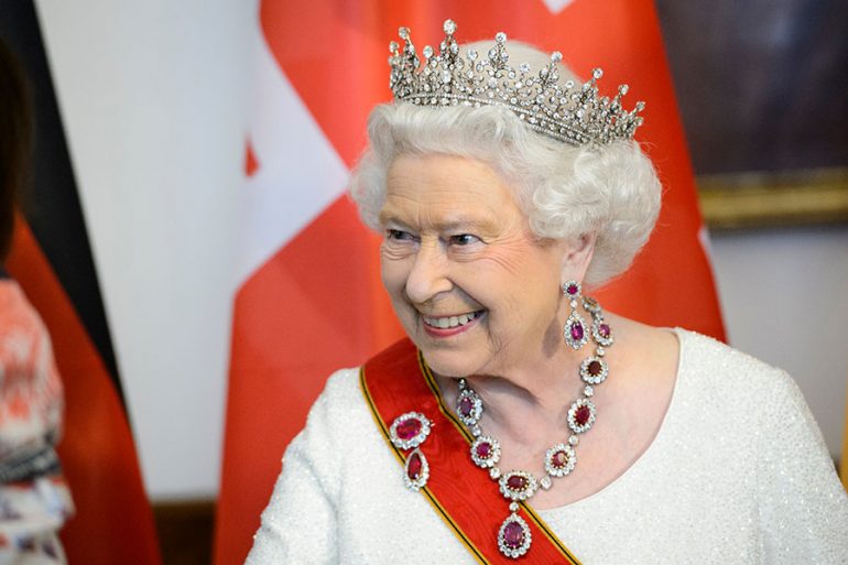 Con distanciamiento social y una discreta reunión: Así celebró la reina Isabel II su cumpleaños 94