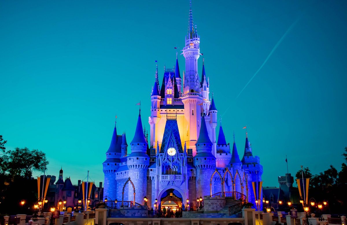 Disney World se negará a dar fotos a visitantes que se quiten las mascarillas